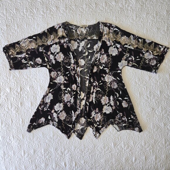Gimmicks Embroidered Floral Eyelet Kimono Top with Shark Bite Hem Misses size S - Picture 7 of 15